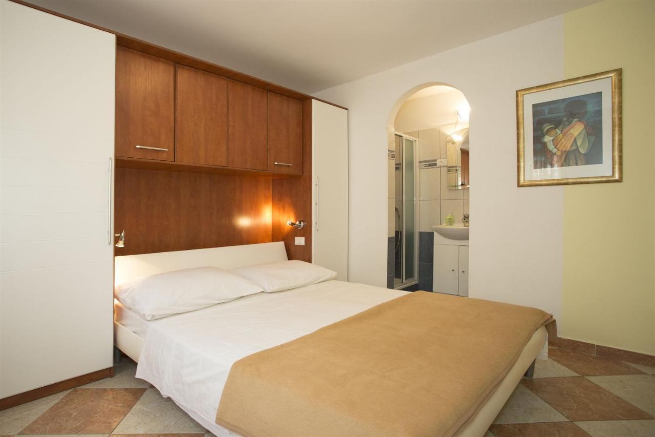 Apartments Gudelj Трогир Экстерьер фото