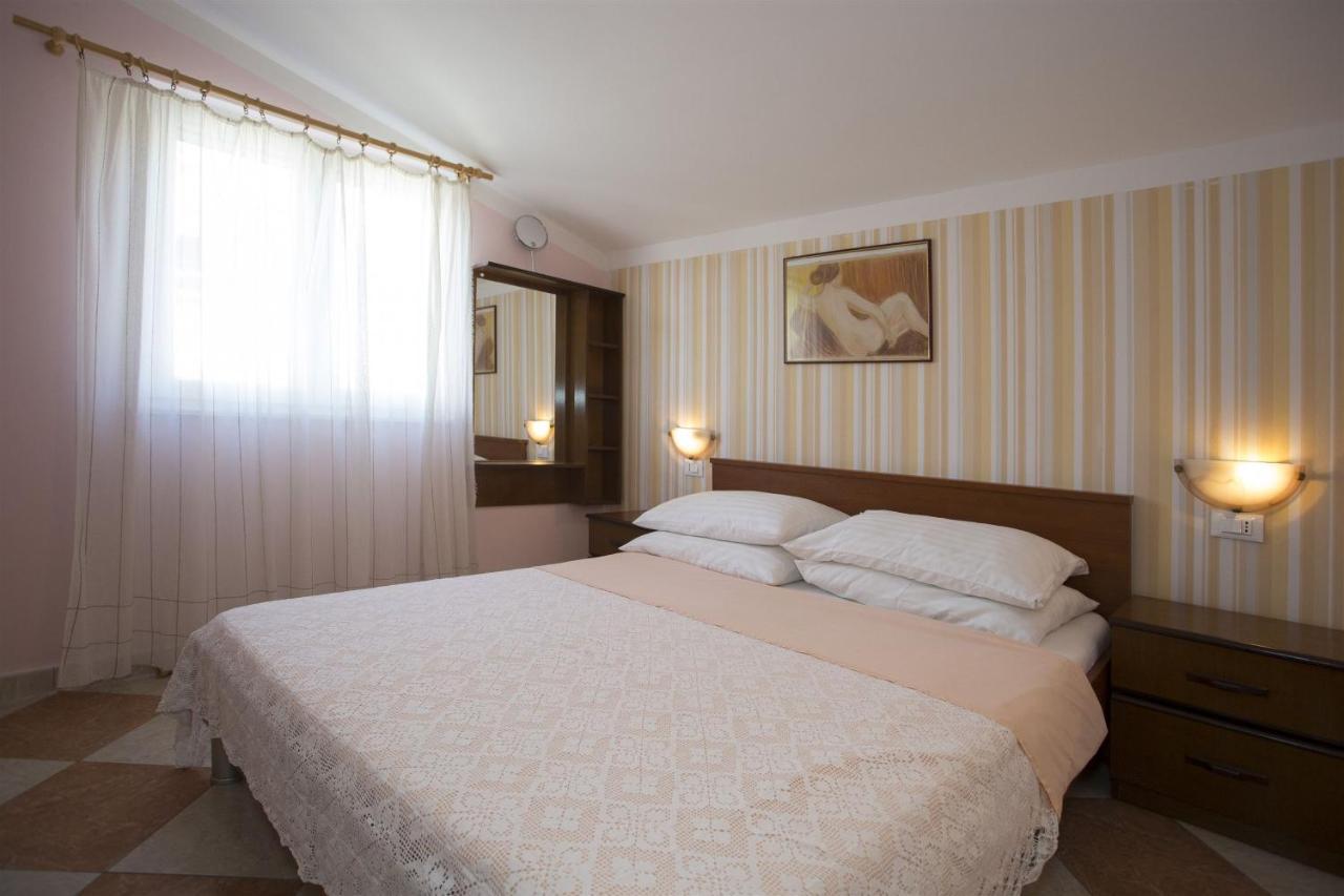 Apartments Gudelj Трогир Экстерьер фото